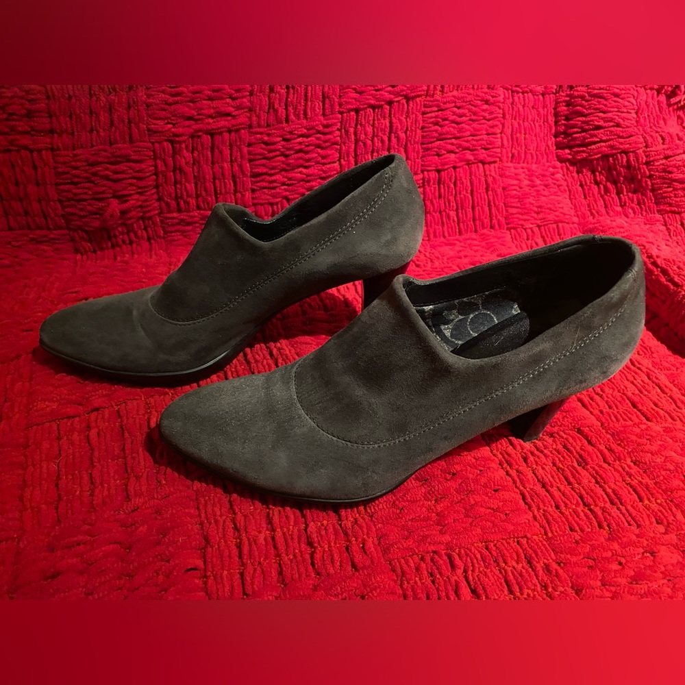 Aquatalia grey suede booties, size 8.5. Waterproof soles.